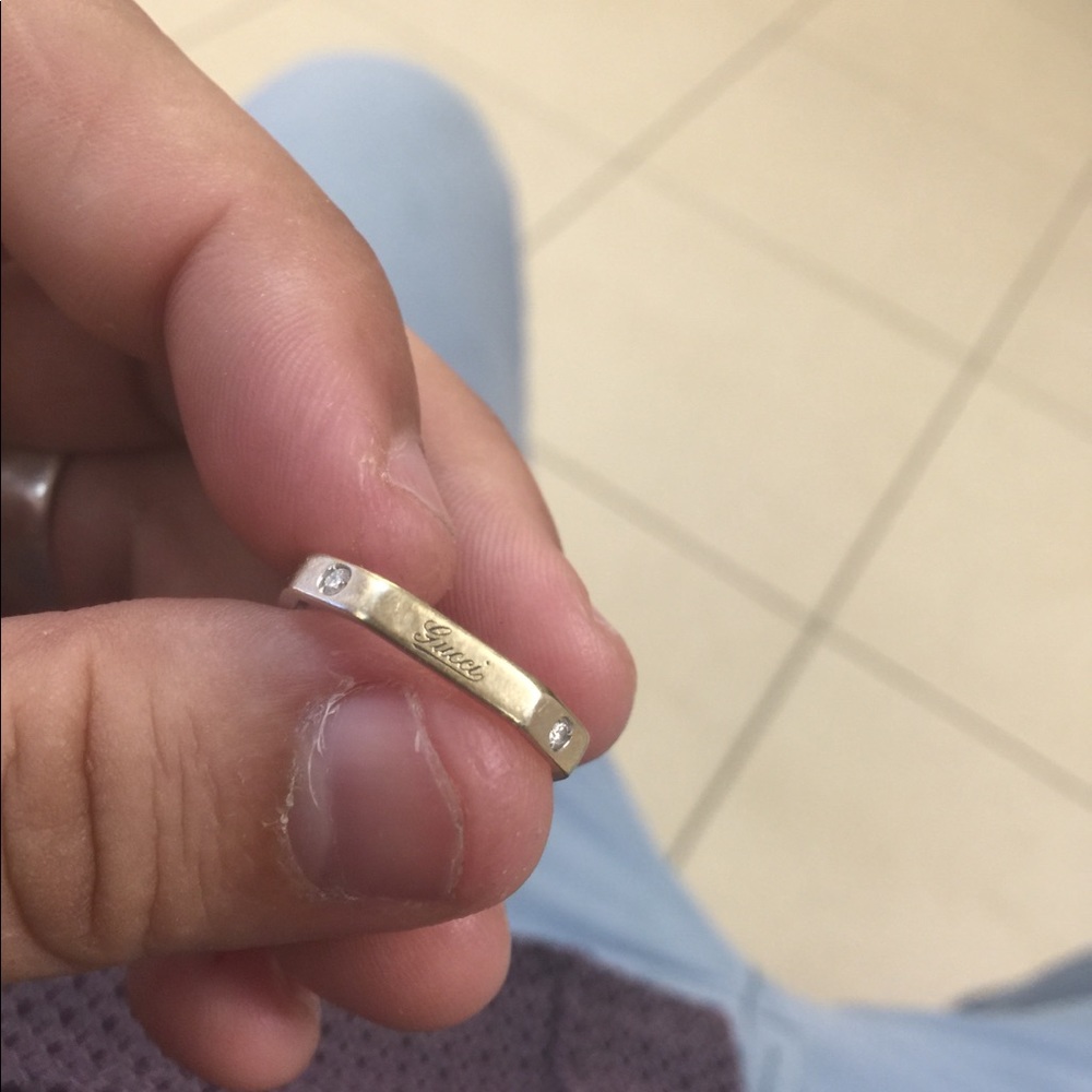 Gucci Men or woman 18k gold diamond ring size 8